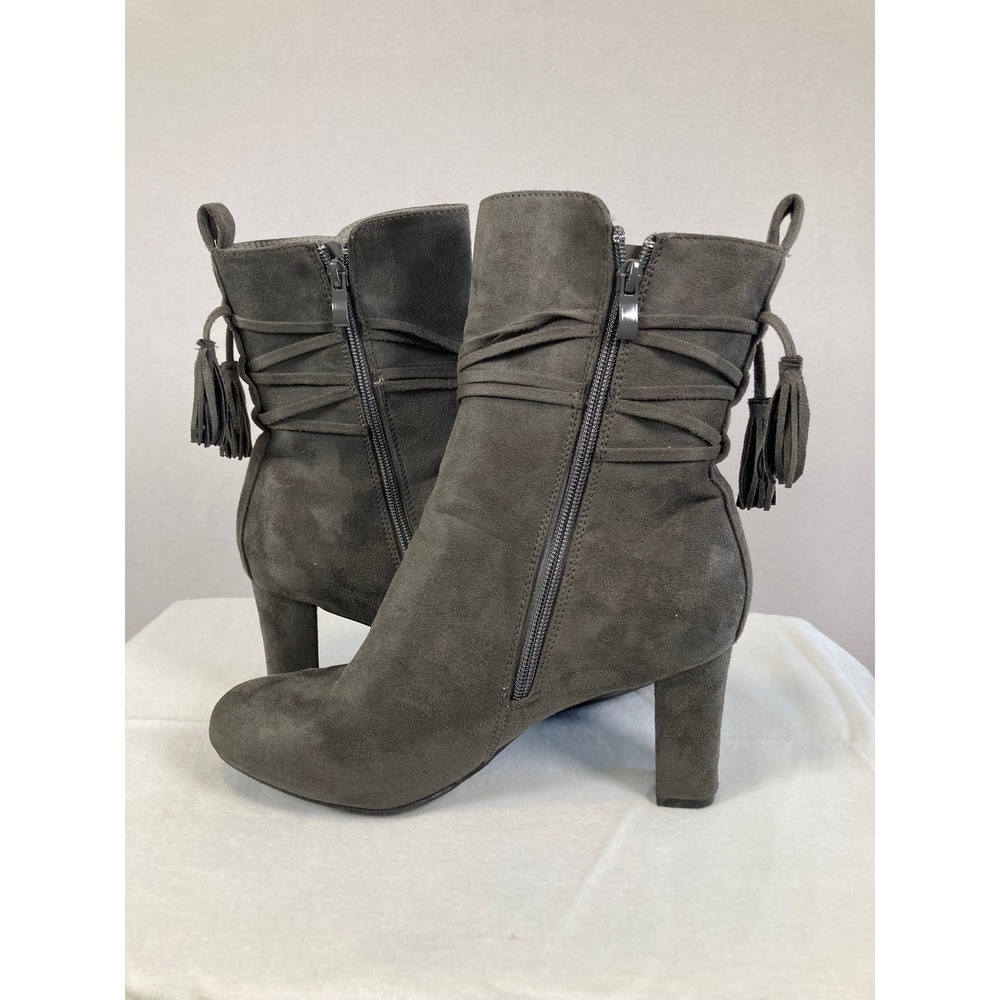 Journee Collection Ankle Boots W 8.5 Gray Faux Suede Tassel Block Heel 004722